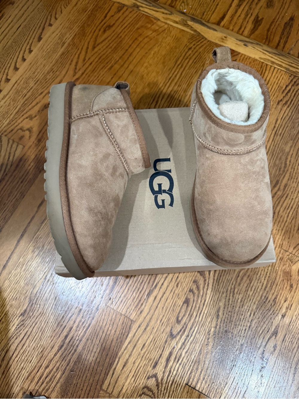 UGG Classic Ultra Mini Chestnut Boots Women’s Size 7 w/ Box